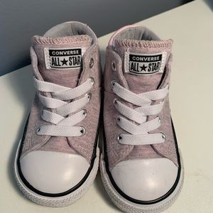 Converse Baby girl size 6 Toddler